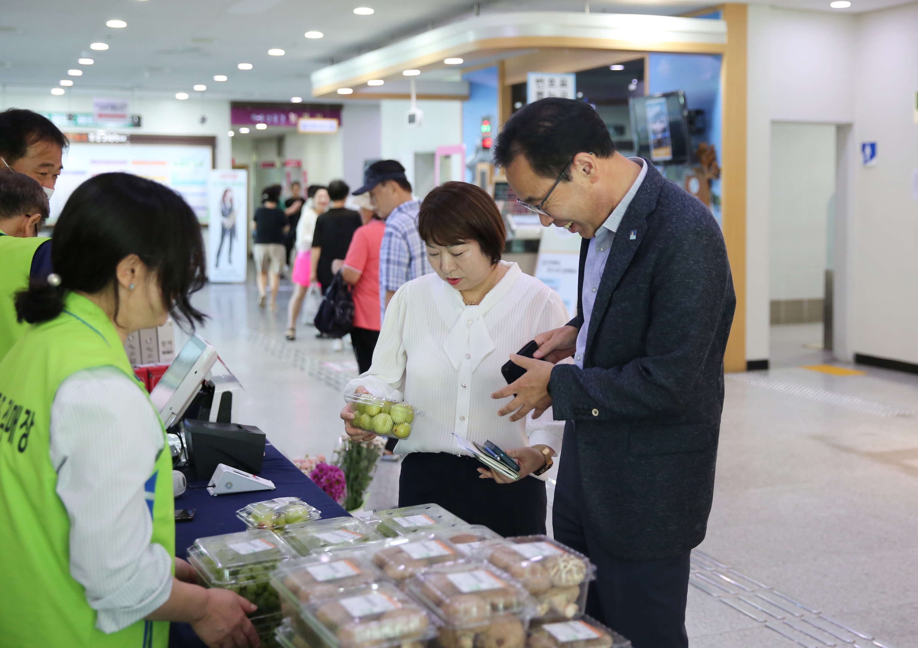 수원로컬푸드 직거래장터 격려방문2번 사진